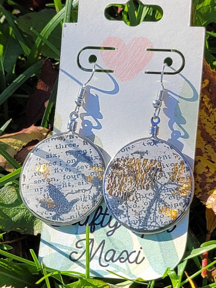 These are polymer clay raven earrings Lightweight hoop clay earrings. Modern hoop earrings gothic clay earrings boho hoop earrings